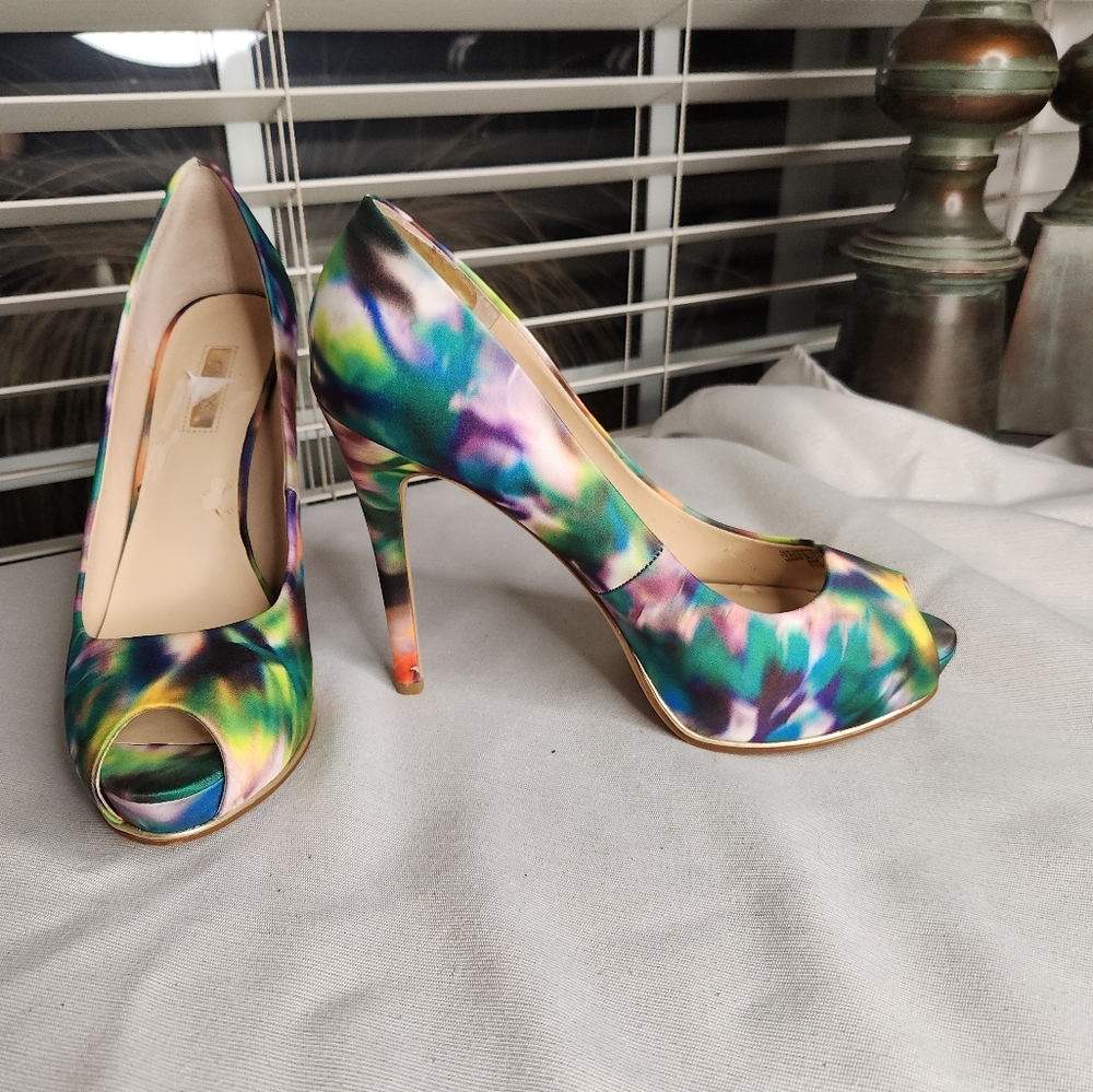 Guess Honora Womens Peep Toe Pump Hidden Platform Shoes High Heels Size 8